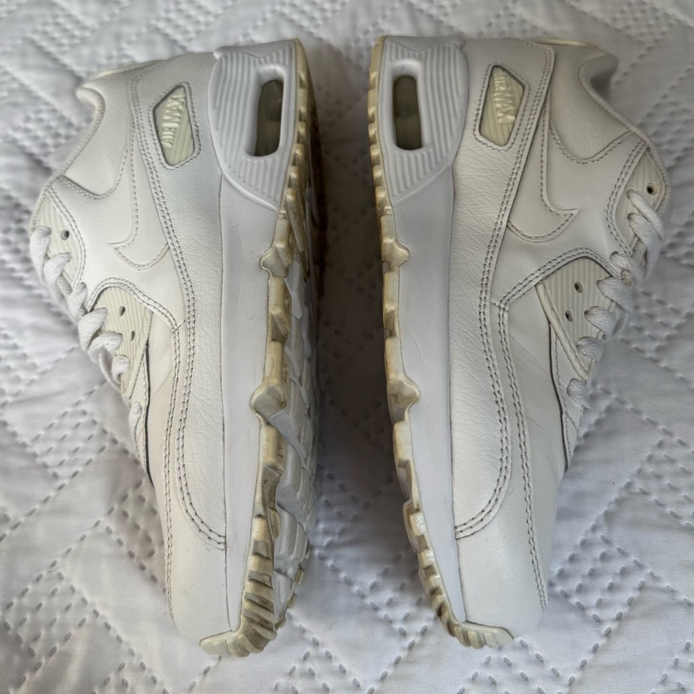 Nike Air Max White Leather Sneakers Activewear Running Shoes Boy Size 5Y US - Picture 8 of 10